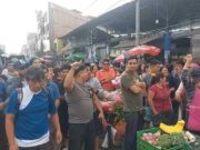 Huaral: Comerciantes del mercadito Cahuas protestan contra ambulantes y exigen acciones a las autoridades. Huaral Comerciantes del mercadito Cahuas protestan contra ambulantes y exigen acciones a las autoridades.