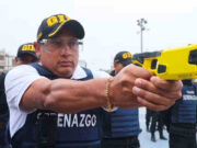 Oficializan ley que permite a serenos utilizar pistolas eléctricas. Oficializan ley que permite a serenos utilizar pistolas eléctricas.