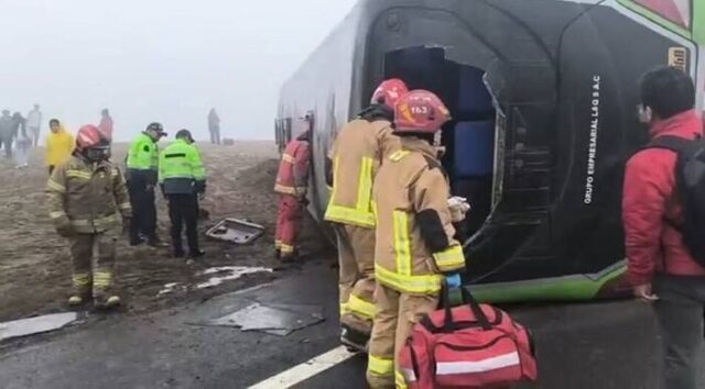 Bus interprovincial Emmanuel vuelca en la Variante de Pasamayo con más de 40 pasajeros.
