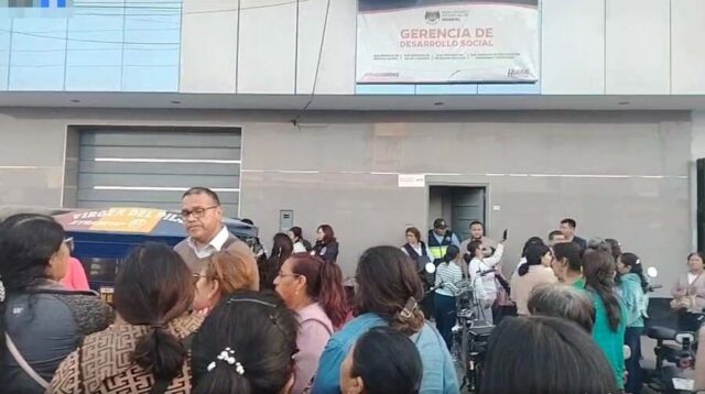 Madres protestan ante Gerencia de Desarrollo Social por no recibir insumos de vaso de leche.