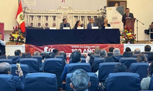 Congreso realizó sesión solemne por los 100 años de la radio en el Perú