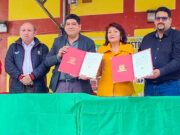 Gobernadora entregó título de propiedad de colegio El Carmen y anunció obras en otros colegios Gobernadora entregó título de propiedad de colegio El Carmen y anunció obras en otros colegios