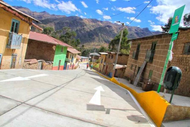 Gobierno Regional inaugura pistas y veredas en Santa Cruz De Andamarca - Huaral