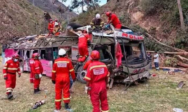 Tarma 17 muertos y 24 heridos deja volcadura de Molibus que iba de Lima a Chanchamayo