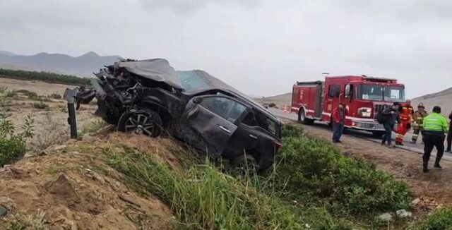 Huaral familia salva de milagro tras despiste de camioneta en la carretera Huaral – Sayán