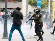 Miles de trabajadores protestaron contra ley de reforma del sistema de pensiones Miles de trabajadores protestaron contra ley de reforma del sistema de pensiones