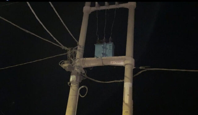 Mono muere electrocutado en poste de luz en Huaral