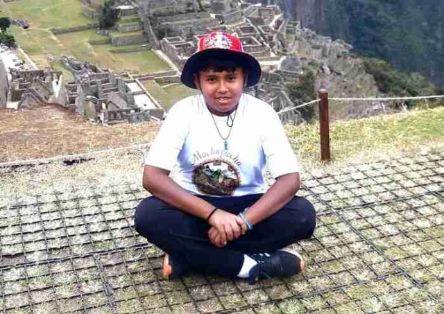 Profesor burgos “devuelvan el celular de Thiago”.