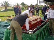 Sepultan los restos de ex alcalde Jaime Uribe en el parque del recuerdo de Lurín Sepultan los restos de ex alcalde Jaime Uribe en el parque del recuerdo de Lurín