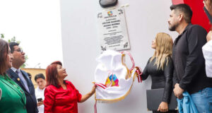 Durante inauguración: gobernadora rindió emotivo homenaje póstumo a Manolo Rojas Durante inauguración gobernadora rindió emotivo homenaje póstumo a Manolo Rojas