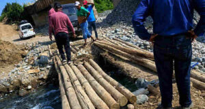 Puente provisional cedió tras el paso de un camión pesado en La Huaca – Aucallama Puente provisional cedió tras el paso de un camión pesado en La Huaca - Aucallama