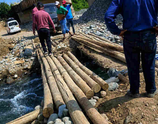 Puente provisional cedió tras el paso de un camión pesado en La Huaca – Aucallama Puente provisional cedió tras el paso de un camión pesado en La Huaca - Aucallama