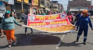 Obreros municipales de Huaral realizaron marcha de protesta en Huaral Obreros municipales de Huaral realizaron marcha de protesta en Huaral