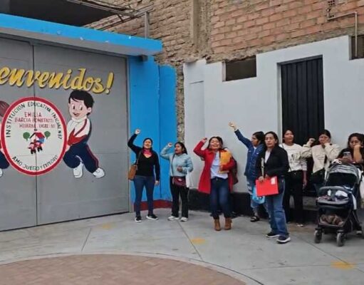 Padres de familia exigen reposición de personal de apoyo en colegio inicial Emilia Barcia Bonifatti de Huaral Padres de familia exigen reposición de personal de apoyo en colegio inicial Emilia Barcia Bonifatti de Huaral