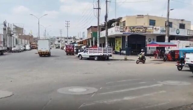Denuncian peligro por falta de semáforo y señalización en concurrida intersección de Huaral Denuncian peligro por falta de semáforo y señalización en concurrida intersección de Huaral