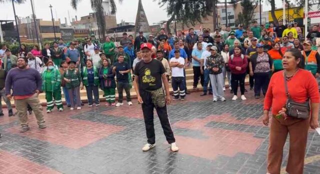 Trabajadores municipales de Huaral se movilizan y exigen respeto a sus derechos laborales Trabajadores municipales de Huaral se movilizan y exigen respeto a sus derechos laborales